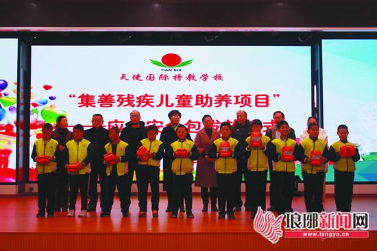 校園安全包發放儀式。