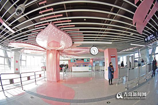 青岛地铁13号线大珠山站的“杜鹃花”车站设计独具特色。