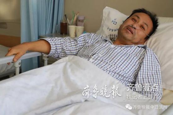 ( 薛建民跟记者讲述当天的情形)