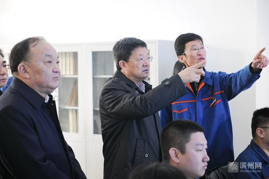 2月4日，市委书记佘春明，市委副书记、市长宇向东到鑫诚热力调研。