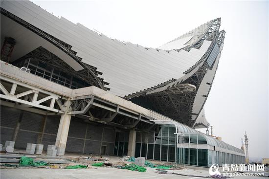北觀景平臺仰拍的“大浪花”。