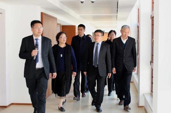 宏济堂制药集团常务副总经理王彬主持此次签约仪式。