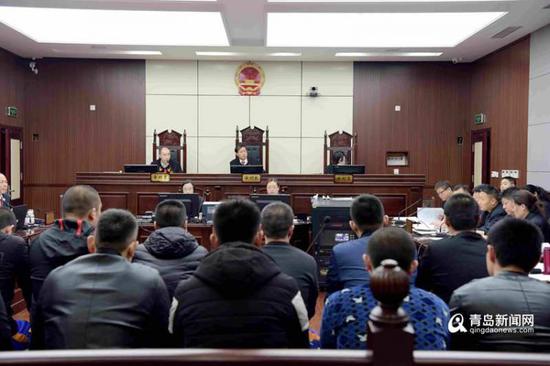 市南法院審理惡勢力團(tuán)伙犯罪案件。
