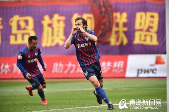 高居積分榜首位的青島黃海青港沖超形式一片大好。