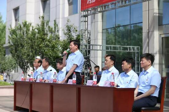 林风华宣布渤海活塞第五届运动会开幕