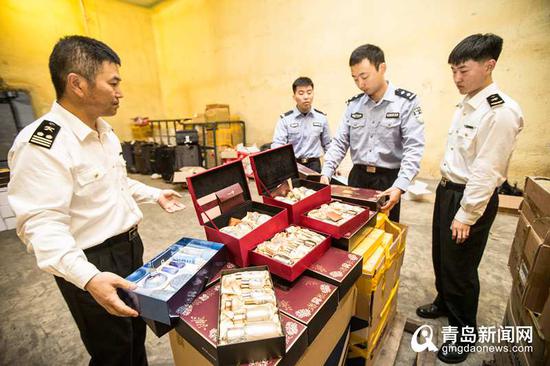 青島海關查獲水客走私入境化妝品。(宋敬君 攝)