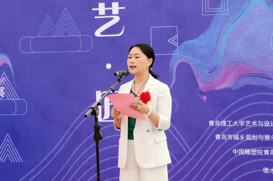 德才集团副总裁田会娜致辞