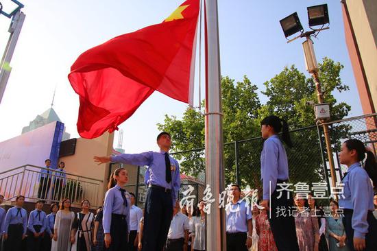 （省实验中学毕业典礼现场）