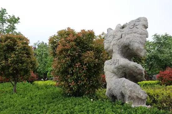 浪漫的大学湖
