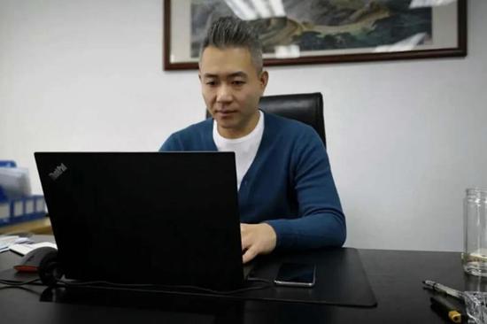 王栋,市场营销专业毕业生,现任上海圆讯商务咨询有限公司,总经理,年薪30万