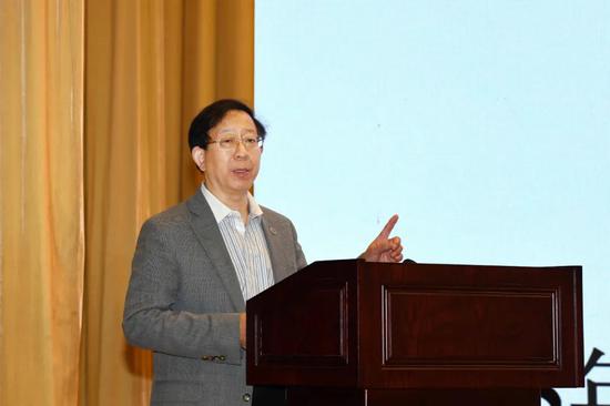 ▲中国工程院院士、北京工商大学校长孙宝国发表主旨演讲:《白酒与健康研究进展》