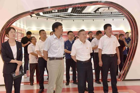 临沂市工商联党组成员,副主席孙家常,市派临沭县服务队党总支书记阚俊