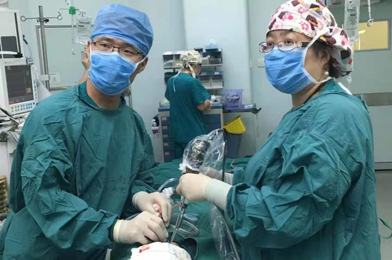科室青年医生到北京同仁医院进修学习。