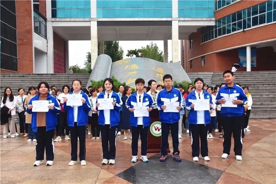 在第七届全国中学生科普科幻作文大赛决赛中,章丘五中1人获全国一等奖