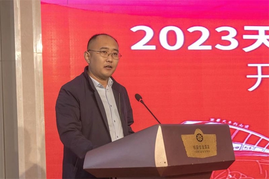 山东天蒙旅游开发有限公司党支部书记、常务副总经理万世杰致欢迎词。