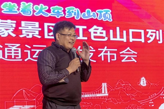 齐鲁晚报齐鲁壹点主任、老乔游记项目总监乔显佳代表新闻媒体发言。