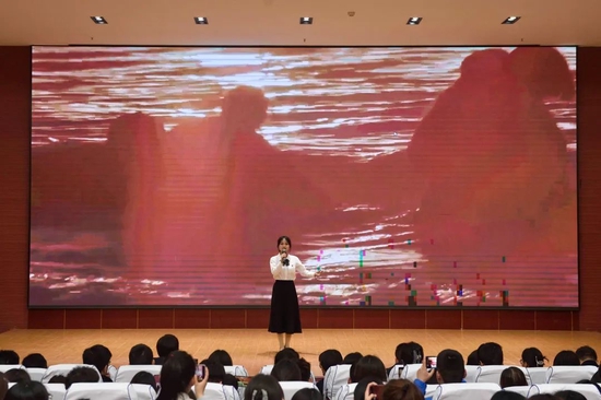 人文艺术与教育学院吴嘉惠《穿越时空的对话》
