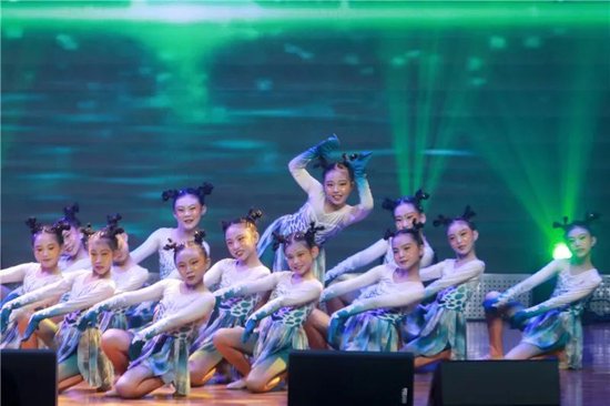 舞蹈:《灵语林间》——表演单位:双语学校小学部