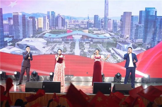歌曲:《红旗飘飘》——陈萌(章丘五中)景泽洁(实验小学)刘鲁峰(绣水中学)景涛(王白小学)