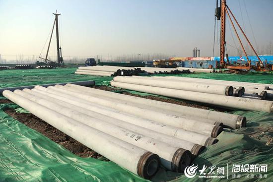 安置西区一期工程施工现场,目前正在进行桩基施工。