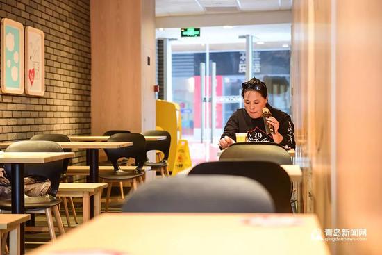 18岁拿驾照 青岛嫚儿和汽车结下不解之缘