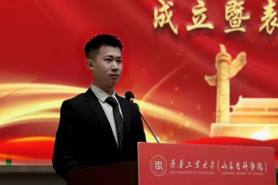 第七届校监会主席王瑞杰做就职发言