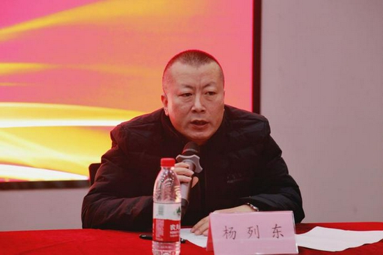 裁判长杨列东介绍赛事规程