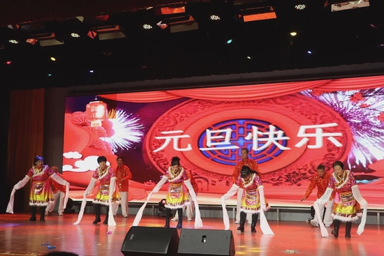 禹城市关爱艺术团进校园暨2022年元旦文艺联欢晚会在德州科技职业学院