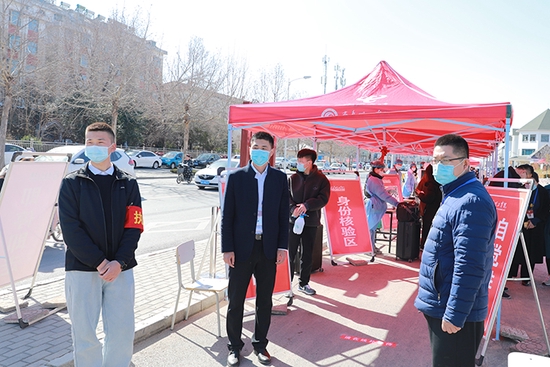 校领导在曲阜校区现场督导