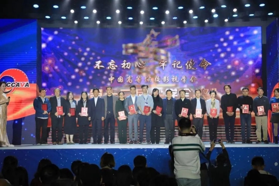 ▲学院师生在第十二届“学会奖”、第九届“学院奖”和第四届“学人奖”中斩获多项大奖