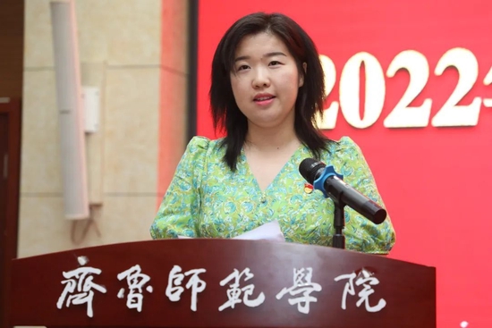 文学院辅导员 王雅淇