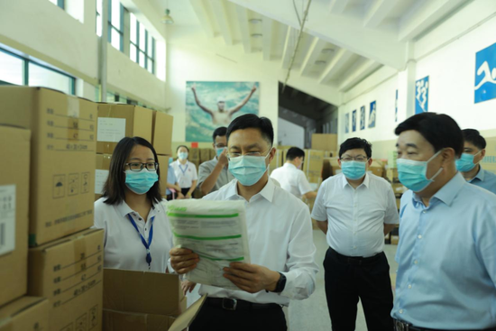 济南市戴龙成部长到山东现代学院检查常态化疫情防控工作