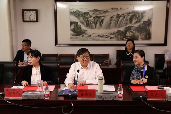 常务副校长张庚灵主持会议