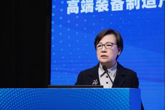 中国职业技术教育学会会长、教育部原副部长鲁昕作报告