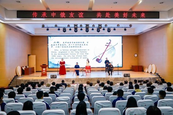 开场表演《九州同+喀秋莎》