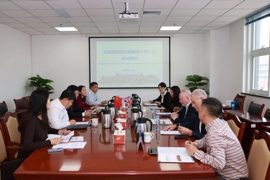 英国布拉德福德大学来访青岛理工大学