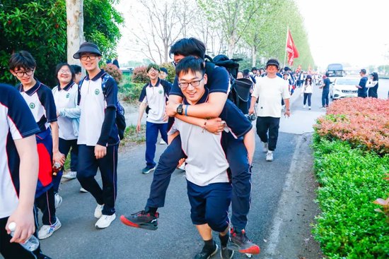 一起走 一個(gè)也不能少