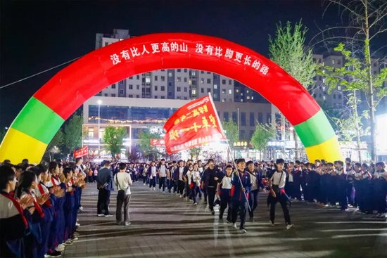 英雄凱旋