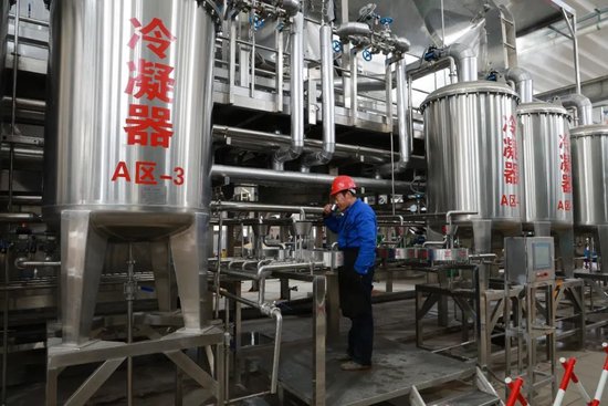 古贝春智能化酿酒车间一角