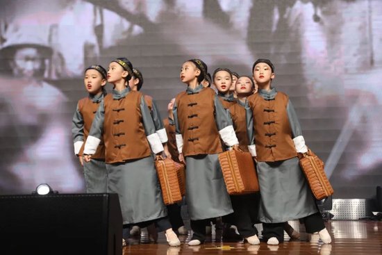 舞蹈:《在他乡的日子》——表演单位:实验小学