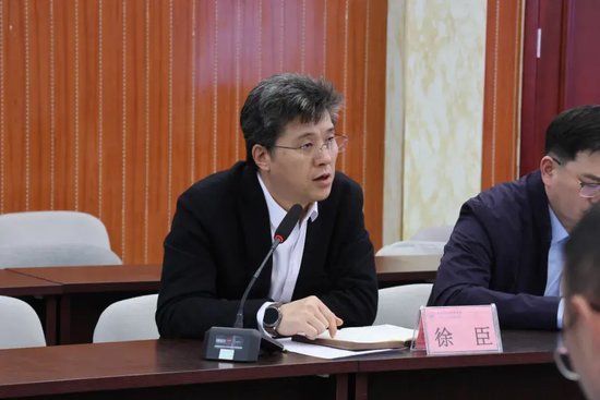 党委委员徐臣主持