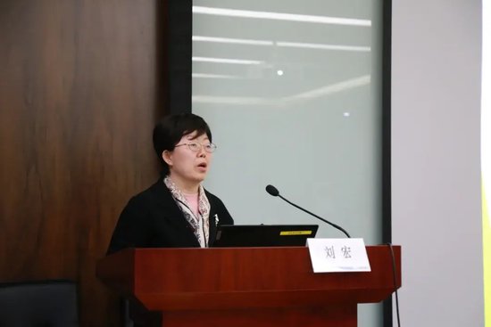 党委委员刘宏带队走进建设银行开展健康讲座