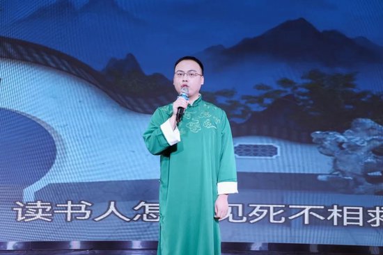 表演者:李广元