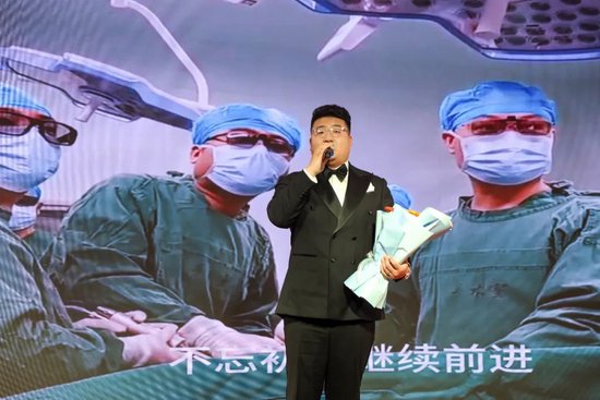 表演者:李冬平