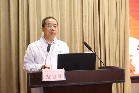 党委专职副书记赵连浩宣读获奖名单