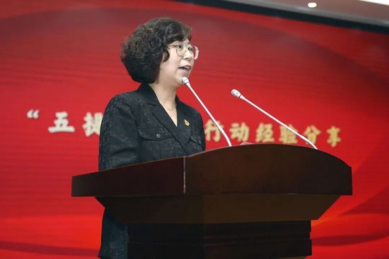 ▲济南市历下区燕山小学教育集团作发言