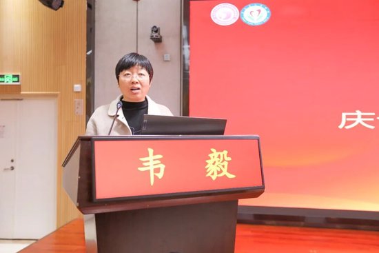 ▲县教体局党组书记、局长韦毅 致辞