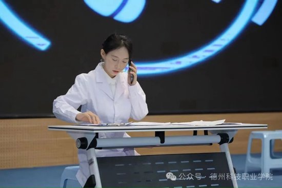 参赛选手侯路薇比赛中