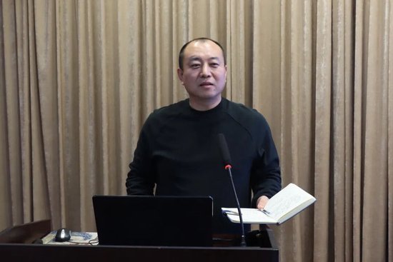 德州市第七人民医院门诊部主任张晓松汇报工作