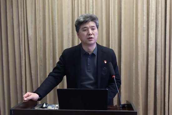 德州市第七人民医院党委委员徐臣主持会议